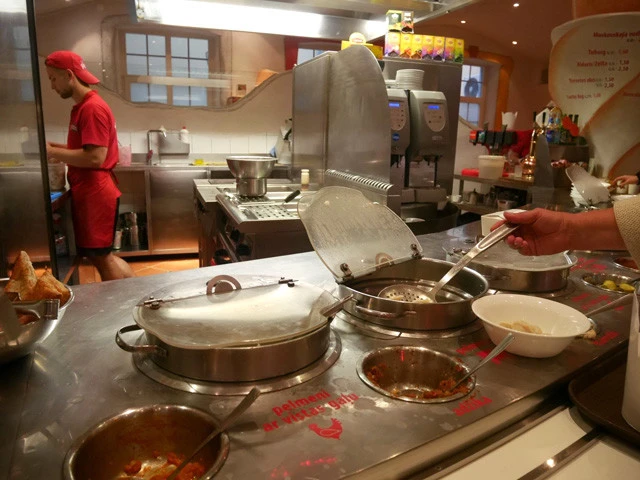 セルフサービススタイルのペリメニファストフード店