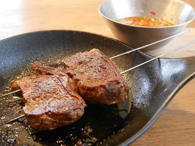 焼き過ぎてカッチカチのお肉