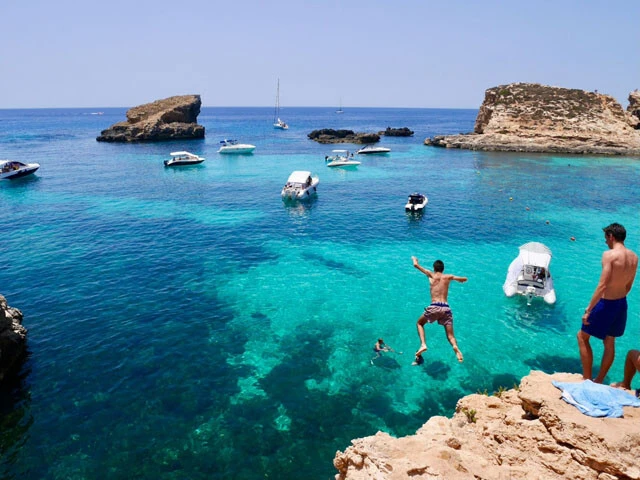 崖から飛び込みたくなる気持ちわかります!