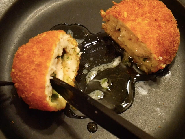 ２個目もサクジュワ大成功！　色もこっちの方がキツネ色！