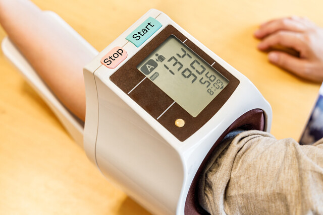 自宅測定で血圧が１３５／８５以上だと高血圧に分類。週１でいいので測ってみよう