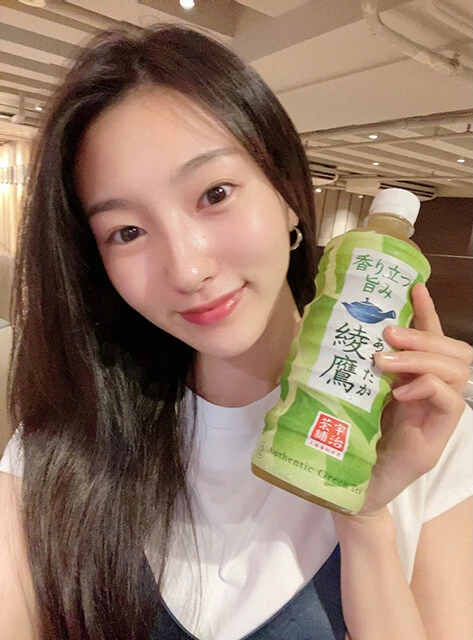 緑茶を飲んでカテキンやポリフェノールを補充♡