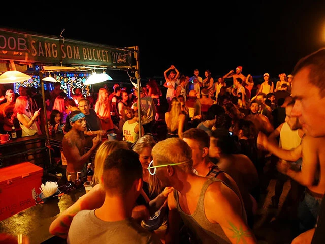 フルムーンパーティーの様子（写真は２０１４年、以下同）