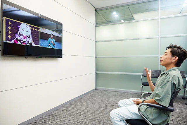 サロメは信成がレギュラー出演していた『よ～いドン！』（関西テレビ）の名物コーナー「となりの人間国宝さん」を見て「スゴくいい方」という印象を持っていたと話す。一方で、信成はサロメの配信をほぼすべて視聴しており、お嬢さま口調がうつるほどハマっているという