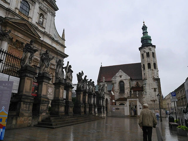 ポーランドの第二都市クラクフには、中世の街並みが残る