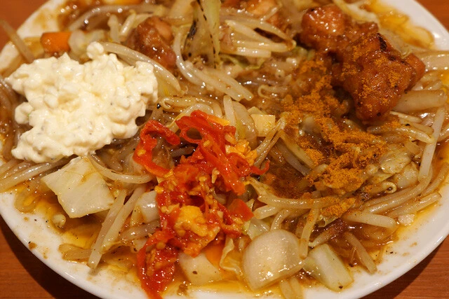 左からコールスロー、ベジの素、カレー粉