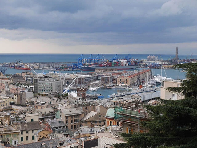 イタリア最大の貿易港であるジェノバ港