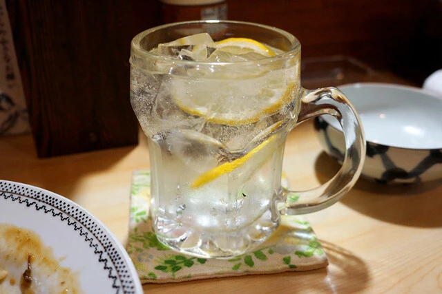 輪切りのレモン入りのチューハイの存在感が、またいい