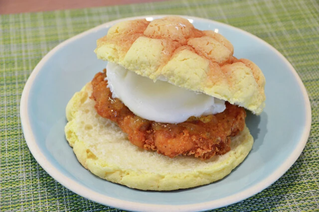 (4)完成!「スイーツファミチキバーガー」