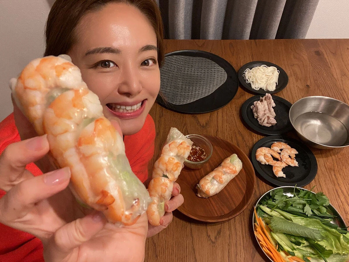手元で好きな具を巻いて作るセルフ生春巻き