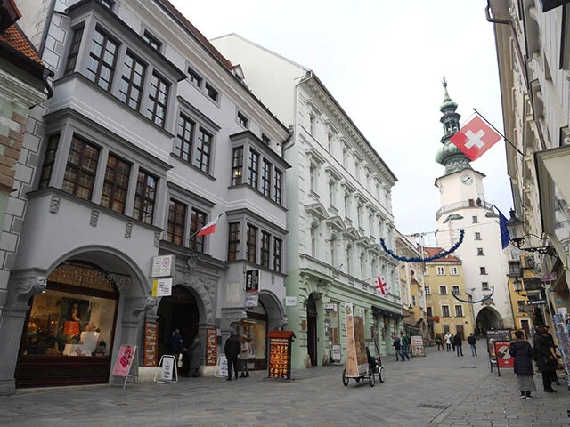 右奥に見えるのが「ミハエル門」。中には「武器博物館」がある