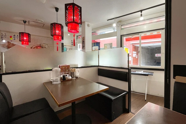 ぴかぴかの店内