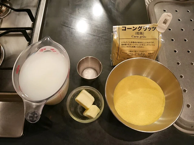 材料：水（牛乳）、塩、バター、トウモロコシ粉。トッピングはお好みで！
