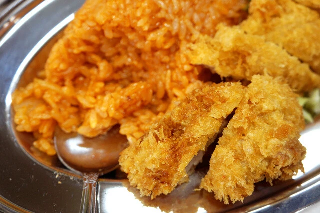 こんなに軽快に揚がったかつは初めて食べるかもしれない