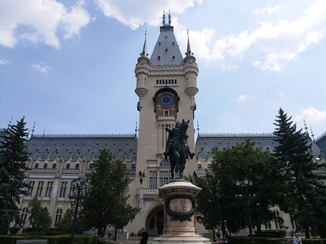 第２の都市ヤシのランドマーク、ネオゴシック様式の文化宮殿