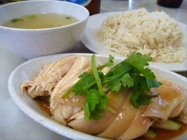 シンガポールの飲食店「喜園珈琲店」の海南鶏飯。ここが一番おいしかったかも！