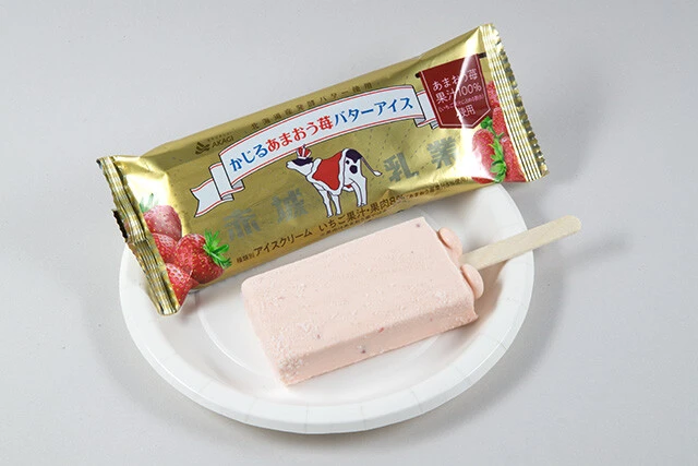 かじるあまおう苺バターアイス（赤城乳業）１９４円　昨年人気を博したかじるバターアイスの最新作。酸味が程よい