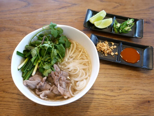 香菜盛り盛りのフォー・ボー