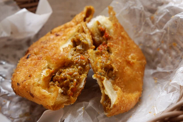 「むっちり辛口カレーパン」