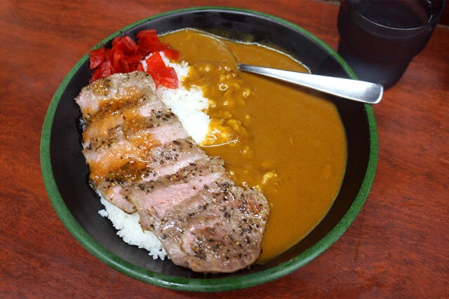 【ステーキカレー】秋葉原「新田毎」名物、お客様感謝デーのステーキカレー：パリッコ『今週のハマりメシ』第３４回