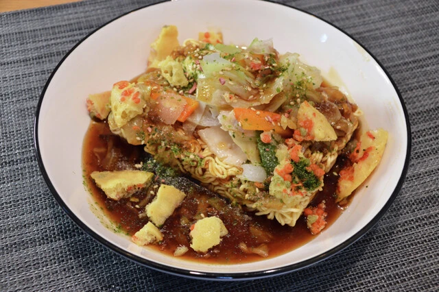 （５）完成！「ペヤング皿うどん」