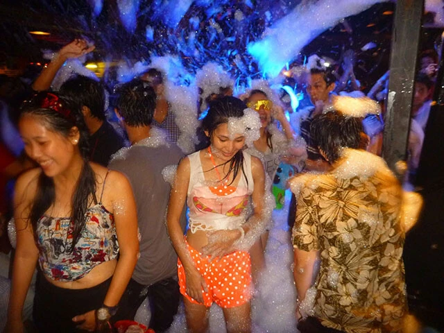 洋服が透けてると思ったらそういうデザインでした！