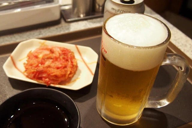 「缶ビール」(360円)、「紅生姜天」(130円)