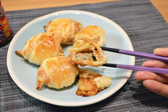 (4)焼く! (3)をクッキングシートの上などに並べ、トースターに入れて表面がきつね色になるまで焼く。トースターの強さによって焼き時間は異なるが、180℃で20分以上じっくり焼こう