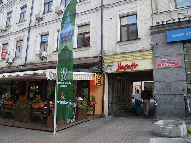 キーウの中心地付近ある人気のクリミア・タタール料理屋「Ｍｕｓａｆｉｒ」