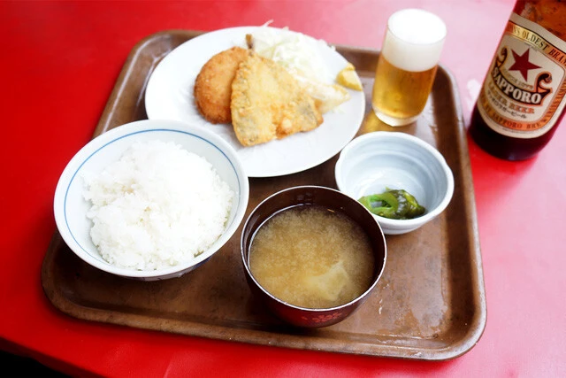 「ミックスフライ定食」（６００円）