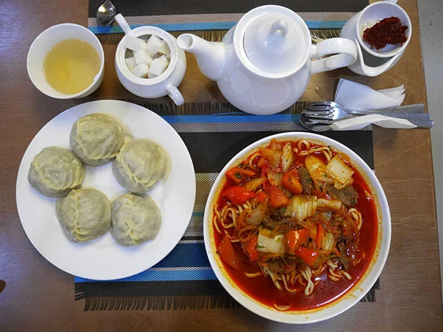 スープに浸った汁だくラグマン