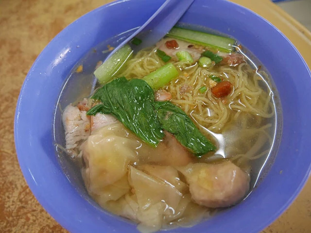 スープタイプのワンタンミーの方が年越しそばっぽい?