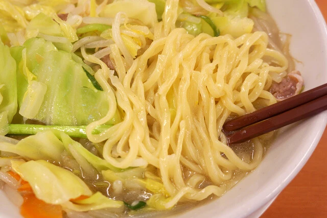 やっと麺に到達