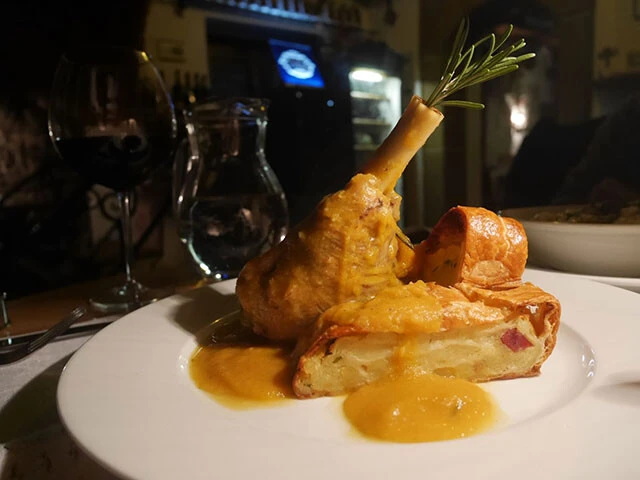 「ラムレッグとジャガイモのシュトゥルーデル（パイ包み焼き）」