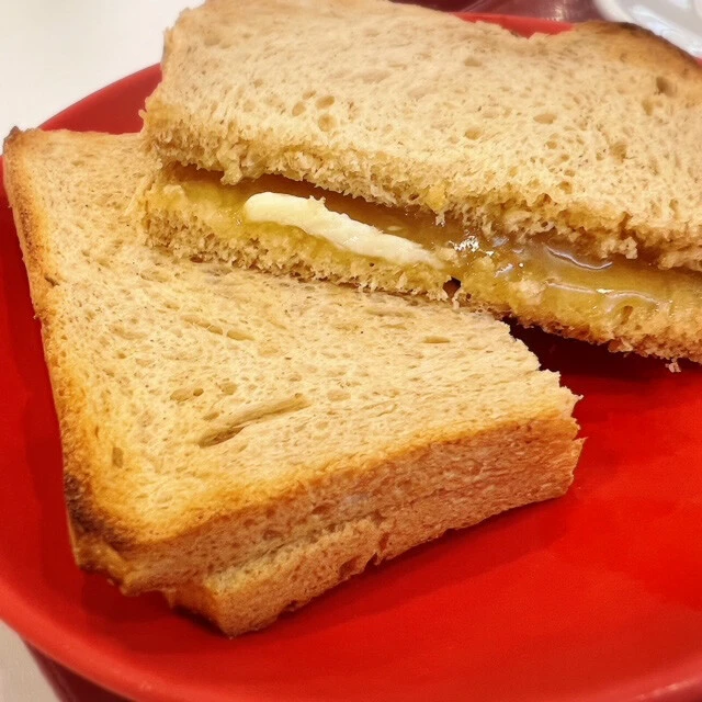 シンガポールの国民食「カヤトースト」