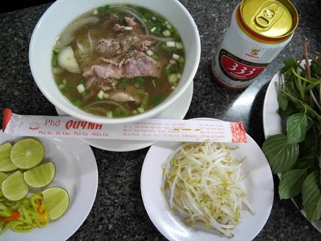 ホーチミンで食べた、牛だしスープと牛肉の「フォー・ボー」