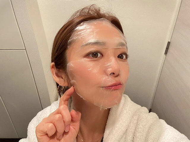 ライスペーパーをＴ字に３分割してお顔のパックしてみました