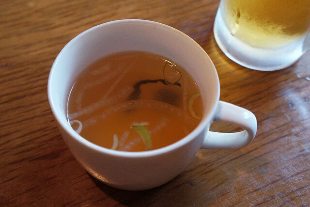 セットのスープが到着