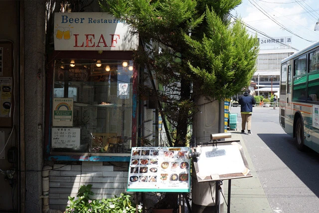 ガラスケースのメニューサンプルもいい雰囲気