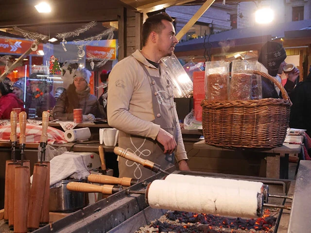 炭火で焼き上げて出来立てを食べます