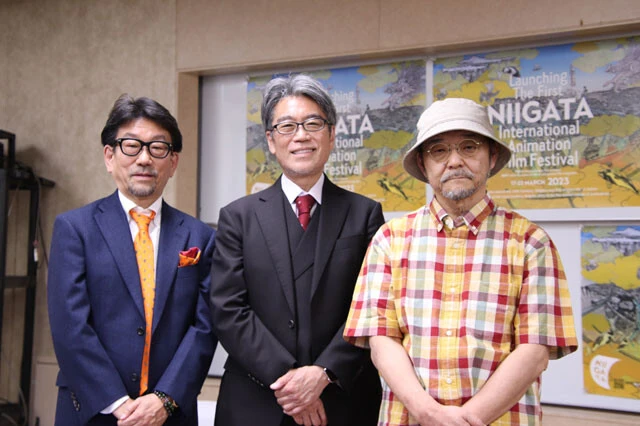 左から映画祭事務局長の真木太郎、フェスティバル・ディレクターの井上伸一郎、審査委員長の押井守
