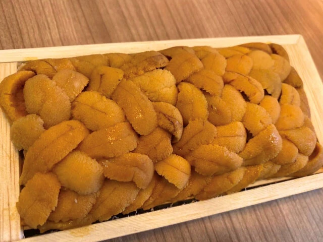 ウニの中では比較的安価な輸入の冷凍ウニは、昨年より5割ほど価格が上昇している