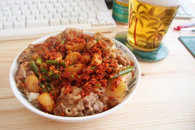 【トリプルニンニク牛丼】夏のスタミナ回復メシ！「すき家」のにんにく三昧牛丼：パリッコ『今週のハマりメシ』第４２回