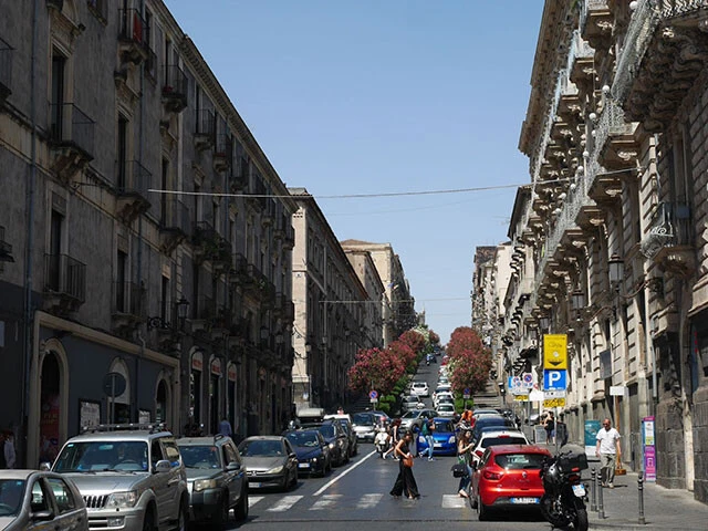 18世紀のバロック建築が並ぶカターニアの街中