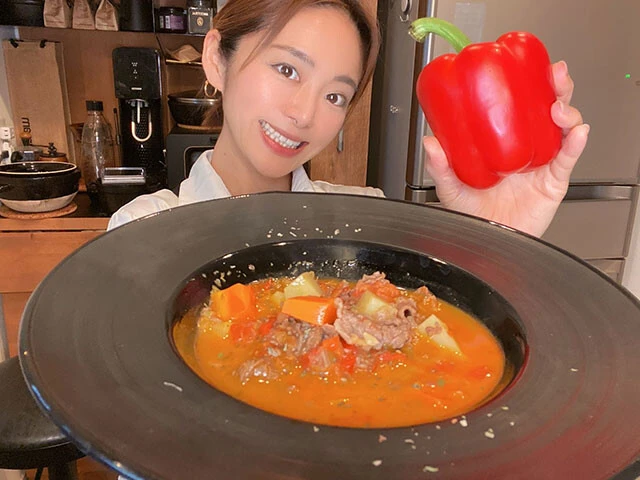 スーパーで立派な赤パプリカを発見！ これはグヤーシュを作るしかない！