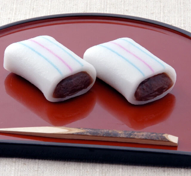 糸切餅 写真は多賀大社門前の元祖莚寿堂本舗のもの。添加物が使用されておらず、賞味期限が短い逸品