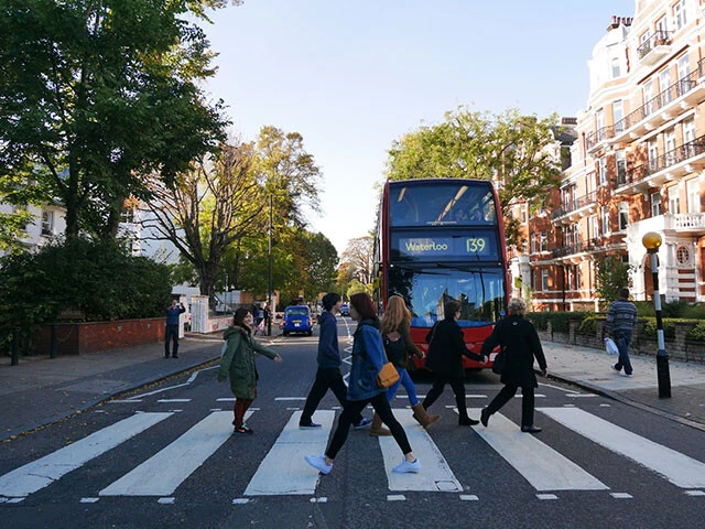 ビートルズのおかげで有名になり、ビートルズのせいで渋滞の「アビー・ロード」