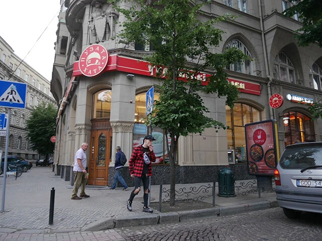 ウクライナ料理チェーン店「プザタハタ（Ｐｕｚａｔａ　Ｈａｔａ）」