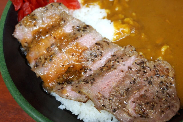 ステーキの迫力がすごい