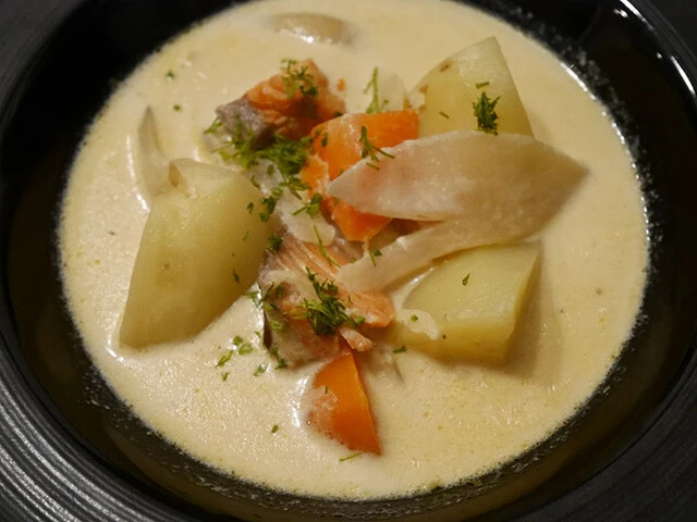 ４．塩胡椒で味を整え、ディルをトッピングしたらできあがり